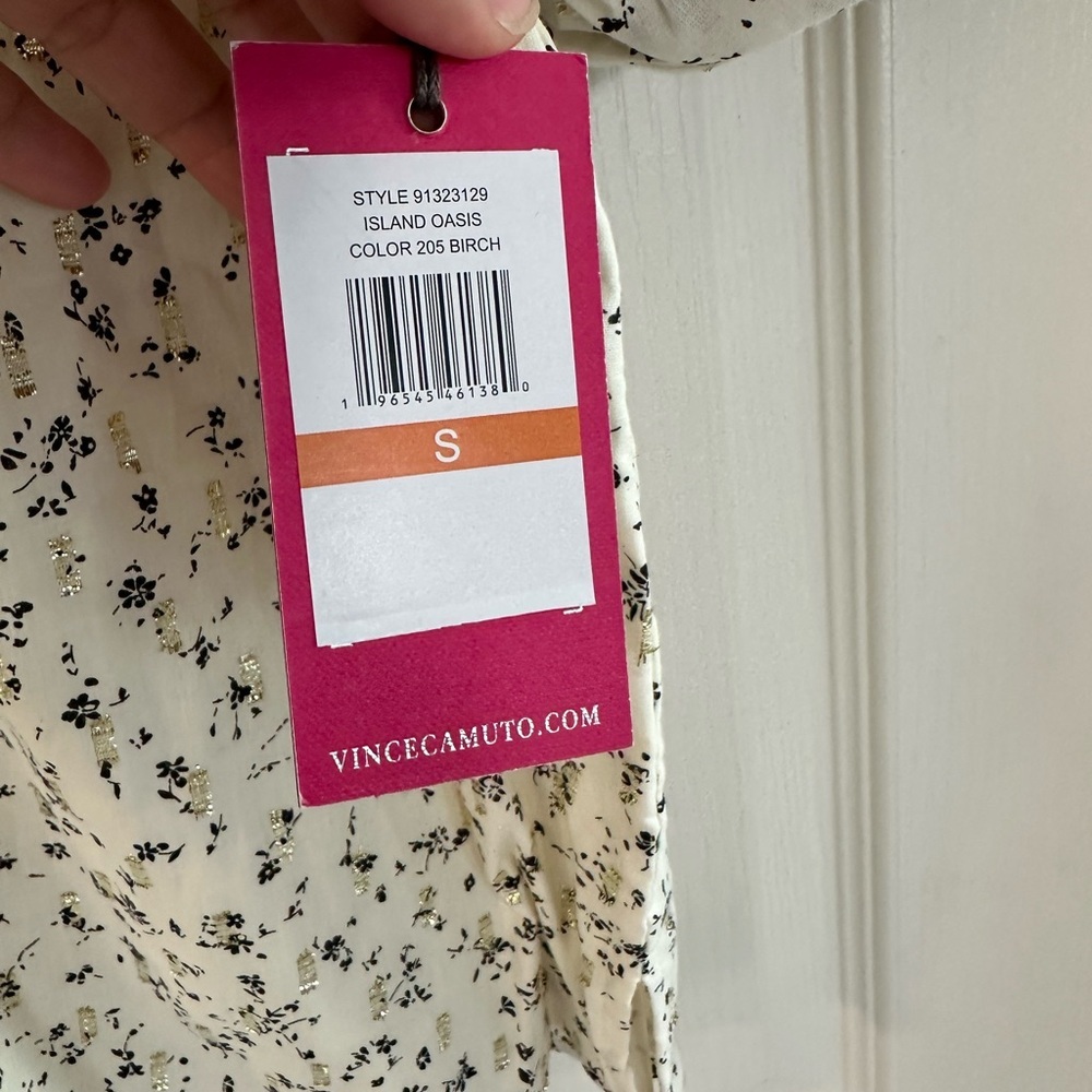 NWT Vince Camuto Lined Blouse Size Small. V-Neck, Elastic Short Puff Sleeve - Picture 10 of 10